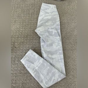 SOLD lululemon wunder under leggings size 4